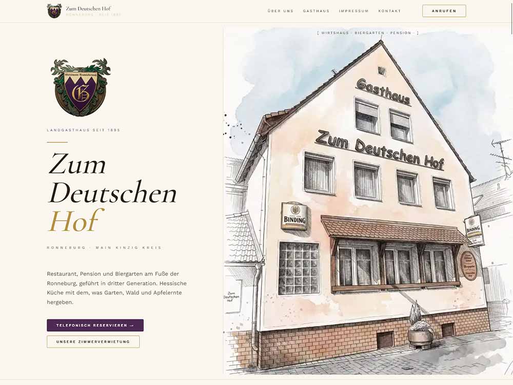 Abbildung einer traditionellen deutschen Pension, „Zum Deutschen Hof“, mit beiger Fassade, Beschilderung und Bänken im Außenbereich; das durchdachte Layout der Website präsentiert auf der linken Seite Informationen zur Pension sowie Buchungsmöglichkeiten – und veranschaulicht damit effektive Webdesign-Prinzipien zur Verbesserung der Benutzererfahrung und der SEO-Leistung.